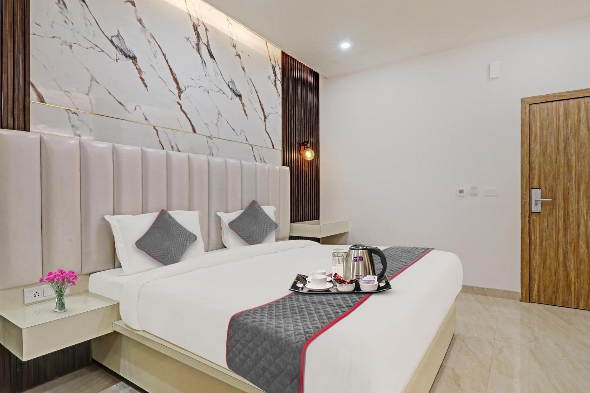 Super Townhouse Hotel Impact Chinhat Zewnętrze zdjęcie
