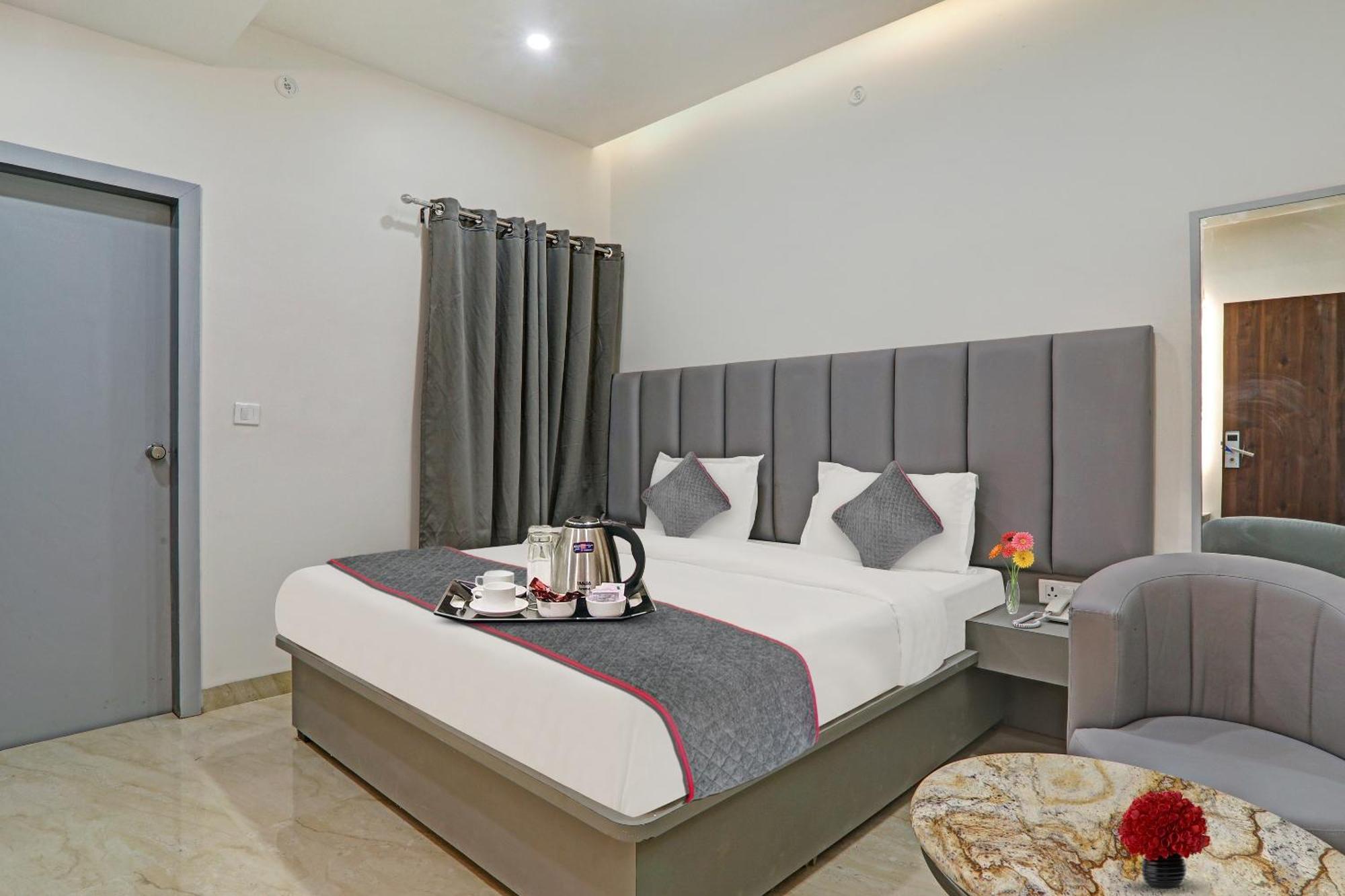 Super Townhouse Hotel Impact Chinhat Zewnętrze zdjęcie