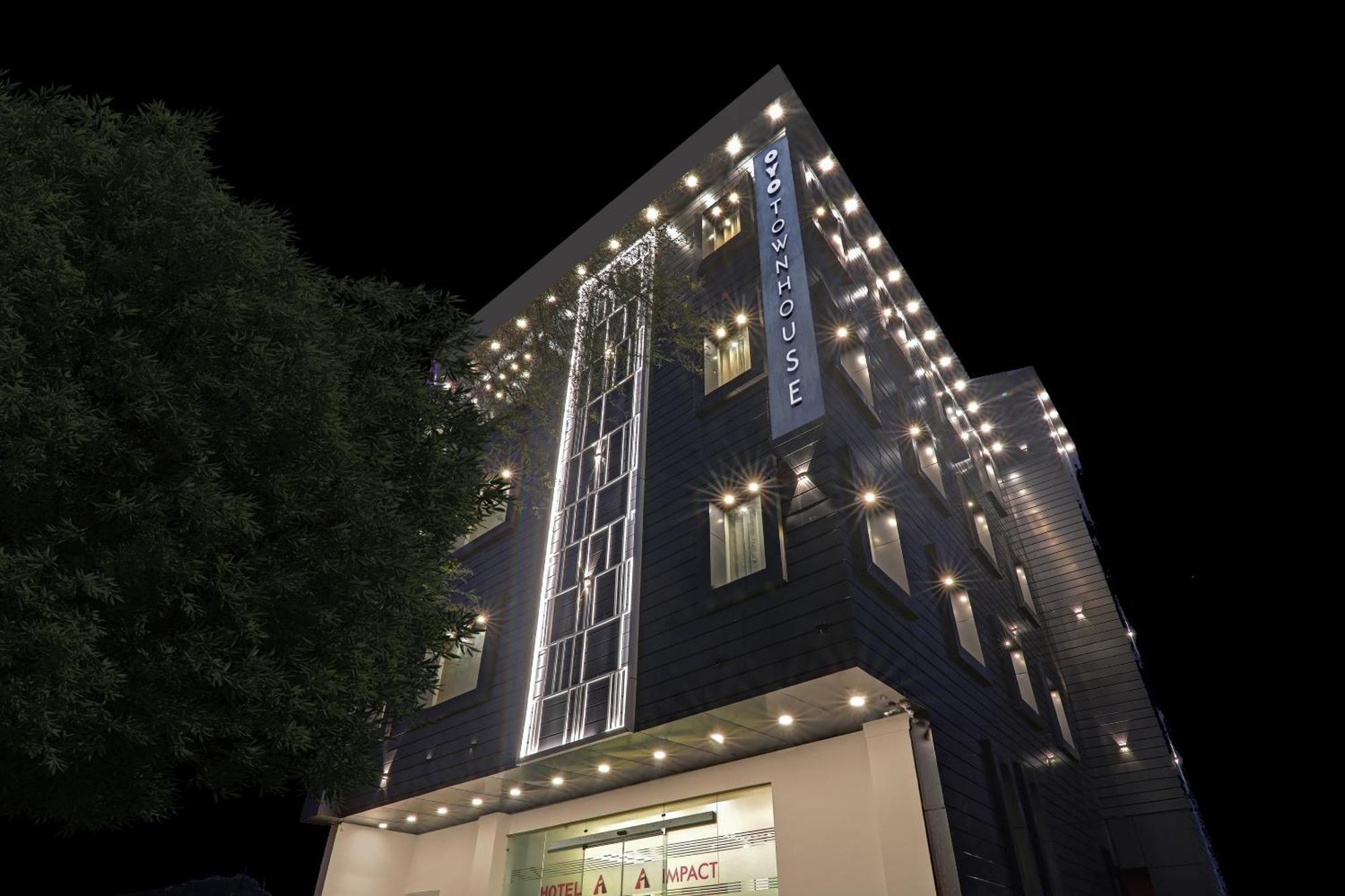 Super Townhouse Hotel Impact Chinhat Zewnętrze zdjęcie