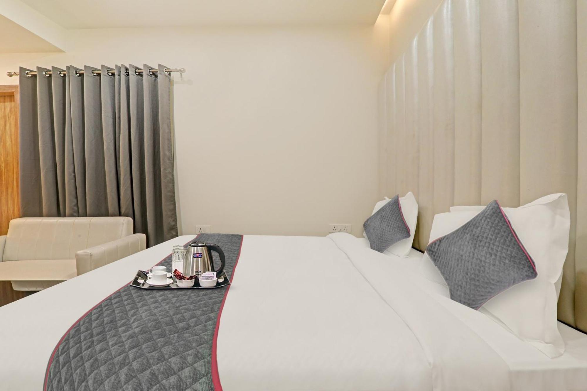 Super Townhouse Hotel Impact Chinhat Zewnętrze zdjęcie
