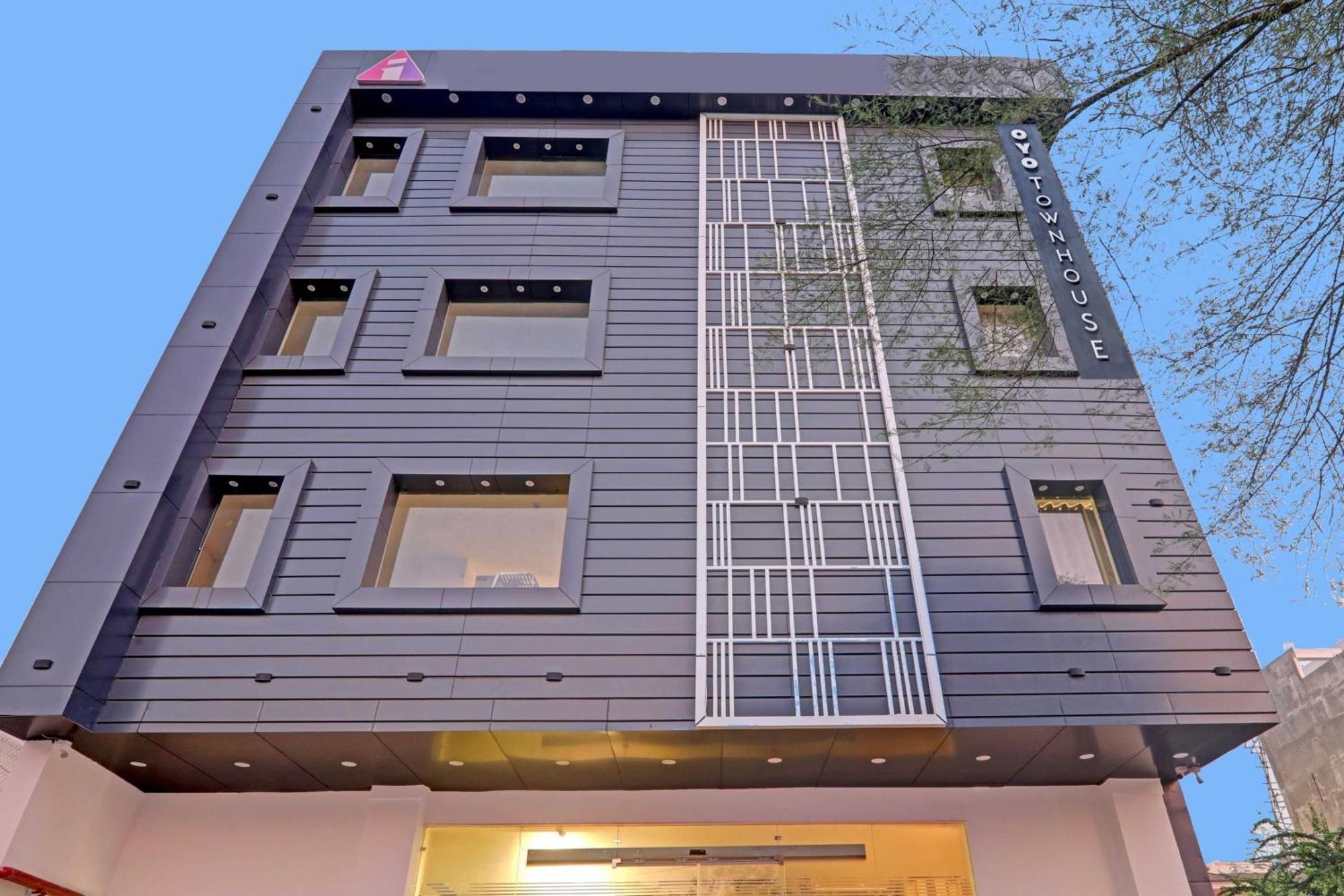 Super Townhouse Hotel Impact Chinhat Zewnętrze zdjęcie