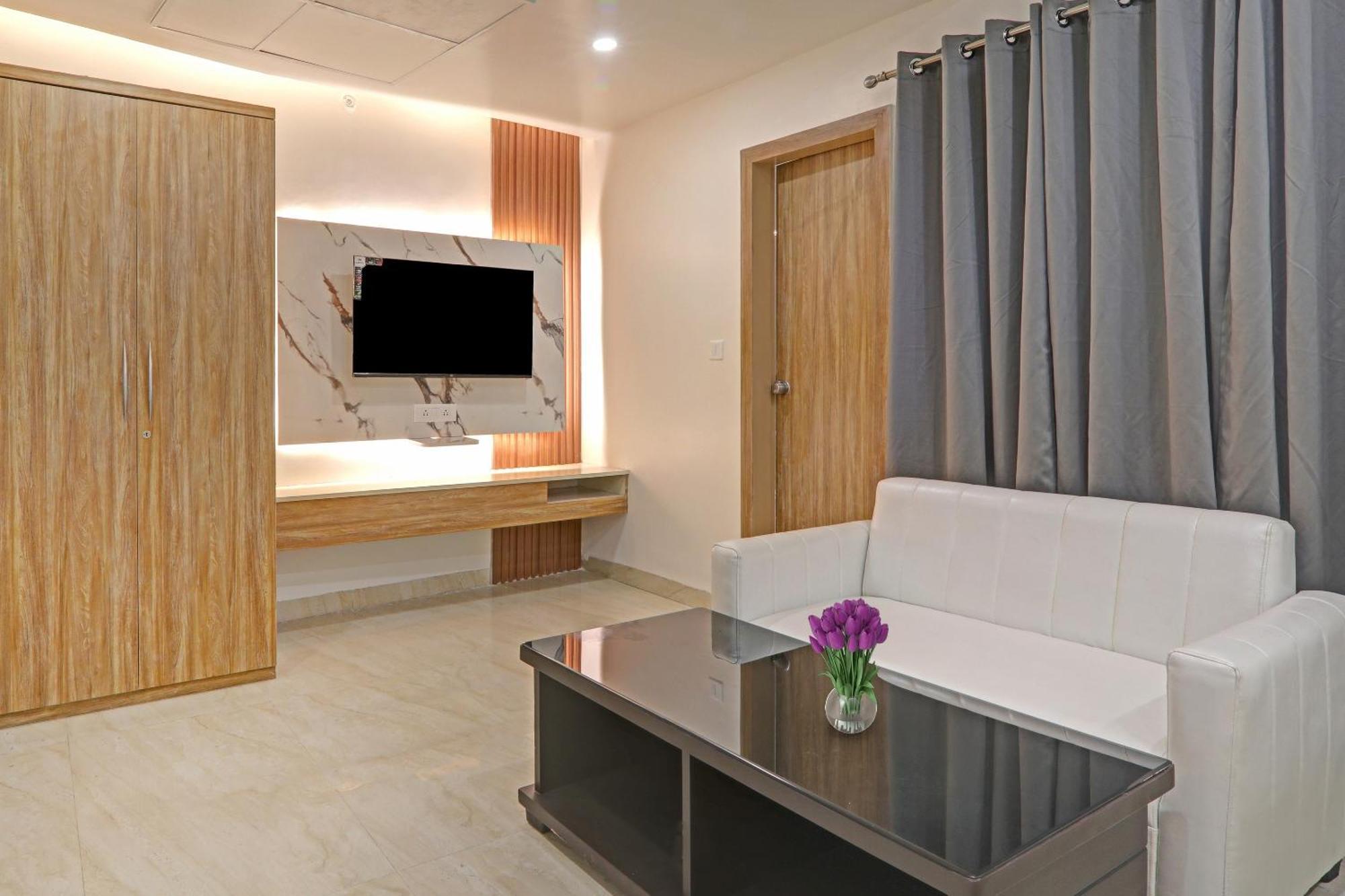 Super Townhouse Hotel Impact Chinhat Zewnętrze zdjęcie