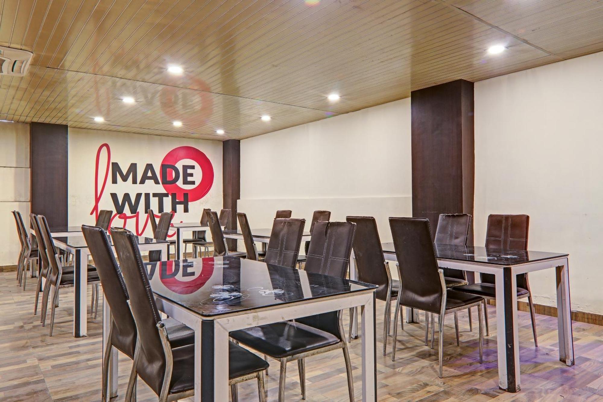 Super Townhouse Hotel Impact Chinhat Zewnętrze zdjęcie