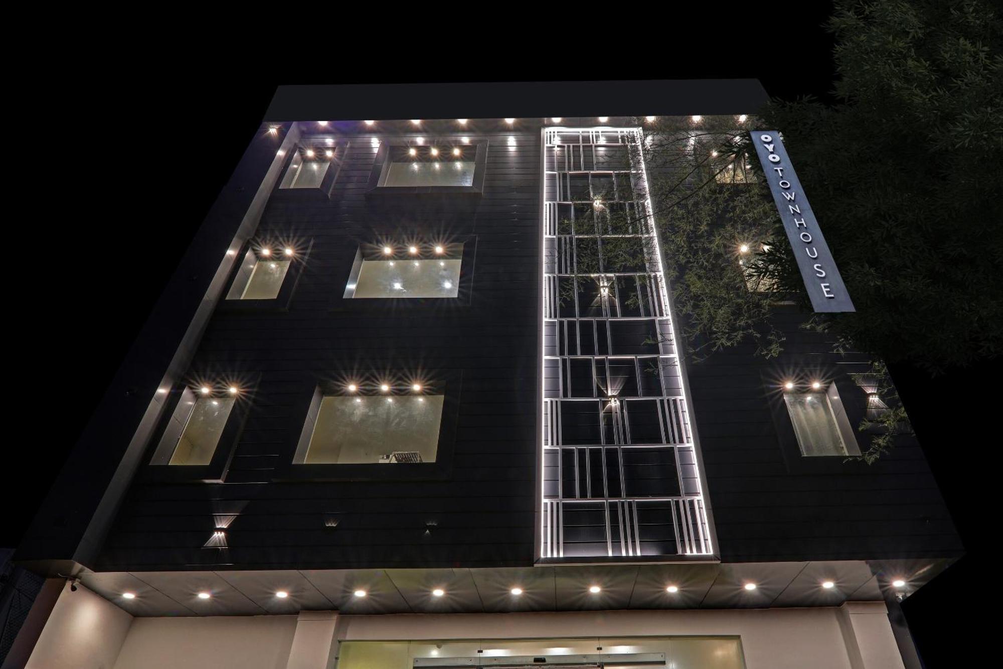 Super Townhouse Hotel Impact Chinhat Zewnętrze zdjęcie