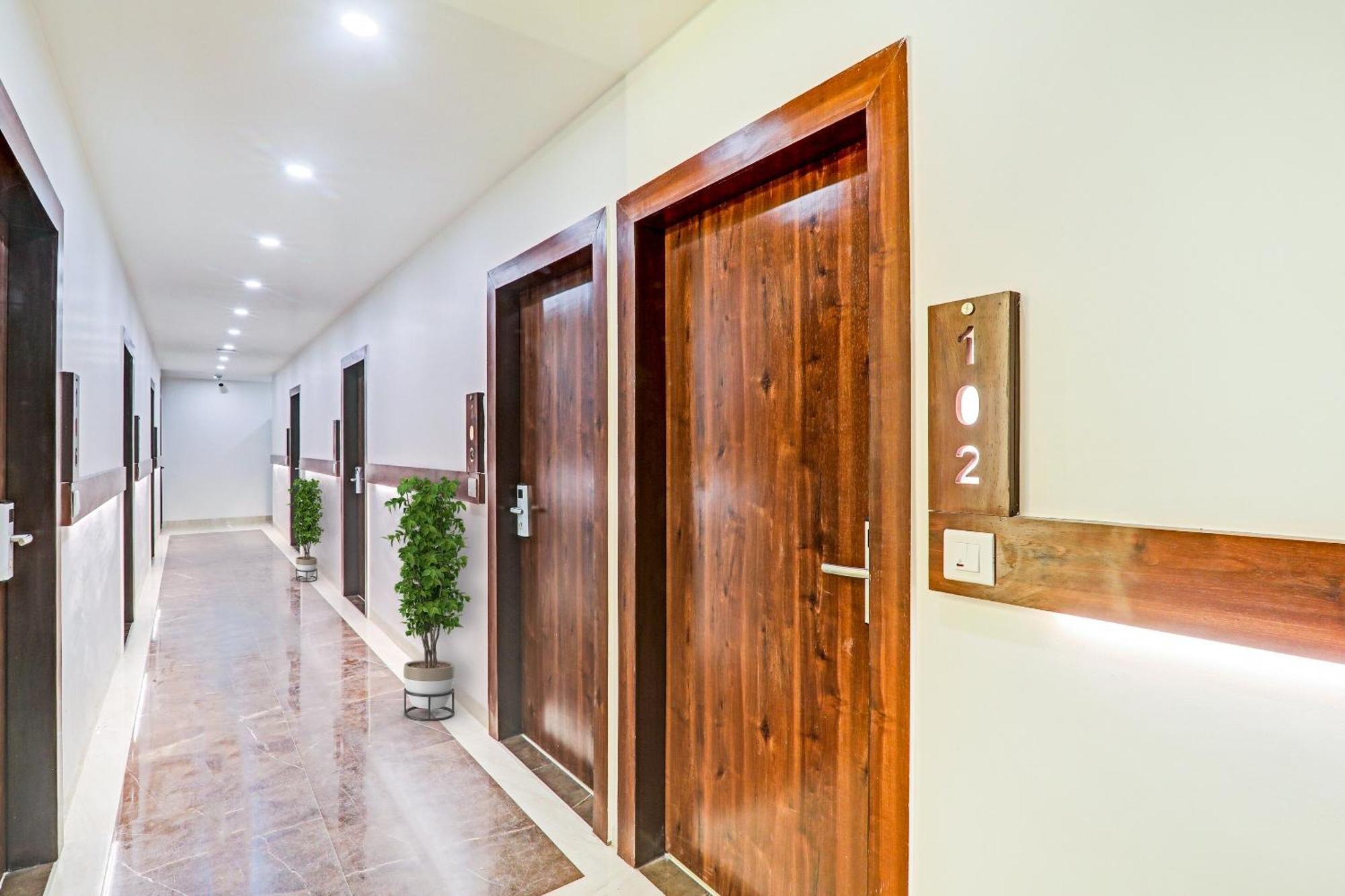 Super Townhouse Hotel Impact Chinhat Zewnętrze zdjęcie