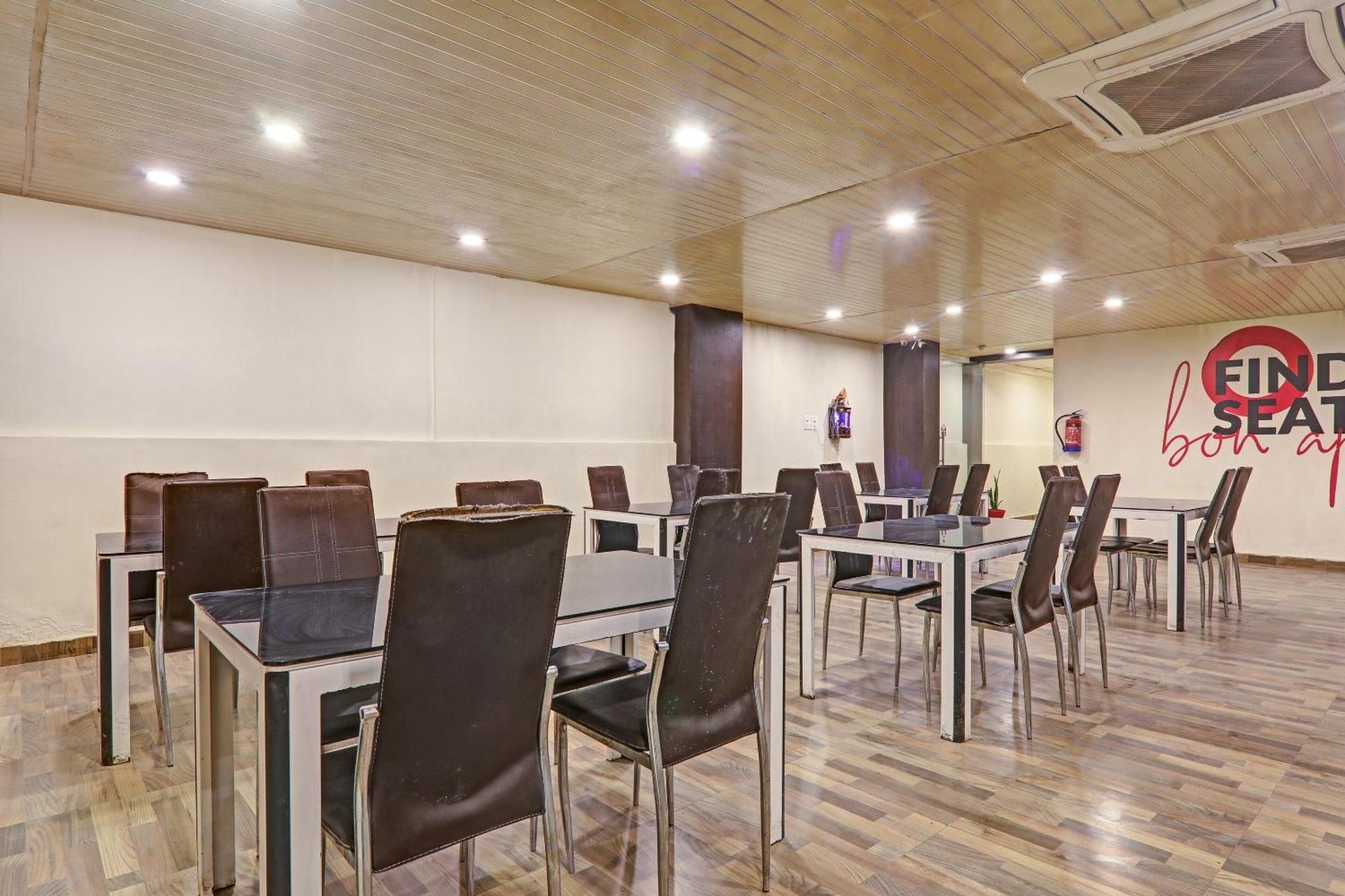 Super Townhouse Hotel Impact Chinhat Zewnętrze zdjęcie