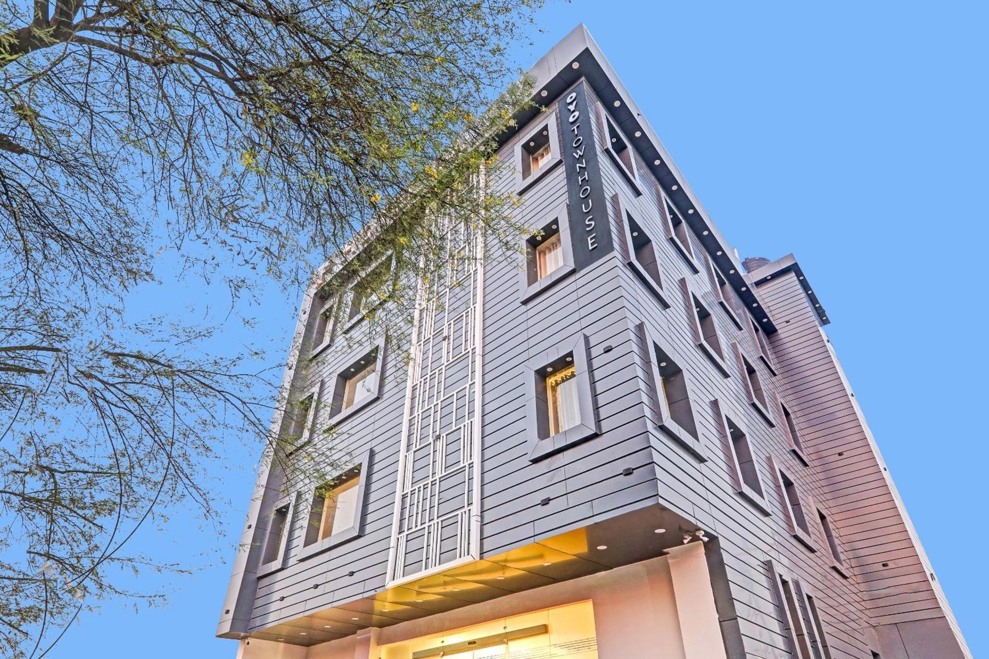 Super Townhouse Hotel Impact Chinhat Zewnętrze zdjęcie